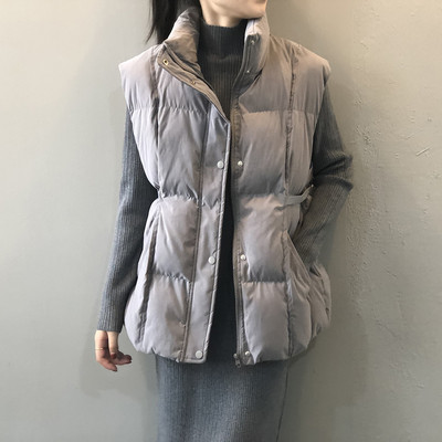 Moteriška liemenė su sagomis ir diržu - vidutinio ilgio