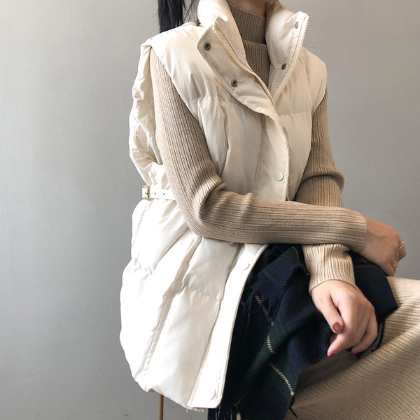 Moteriška liemenė su sagomis ir diržu - vidutinio ilgio