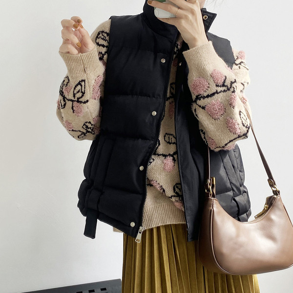 Platus moteriškos žieminės liemenės modelis