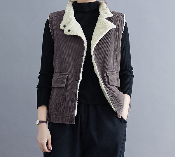 Γυναικείο γιλέκο με τσέπες και κουμπιά