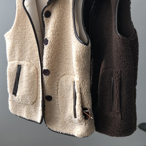 Γιλέκο με κουμπιά και τσέπες