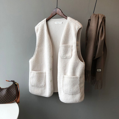 Naiste sulevesti sirge nööpide ja taskutega mudel