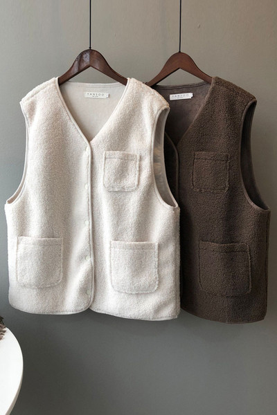 Naiste sulevesti sirge nööpide ja taskutega mudel