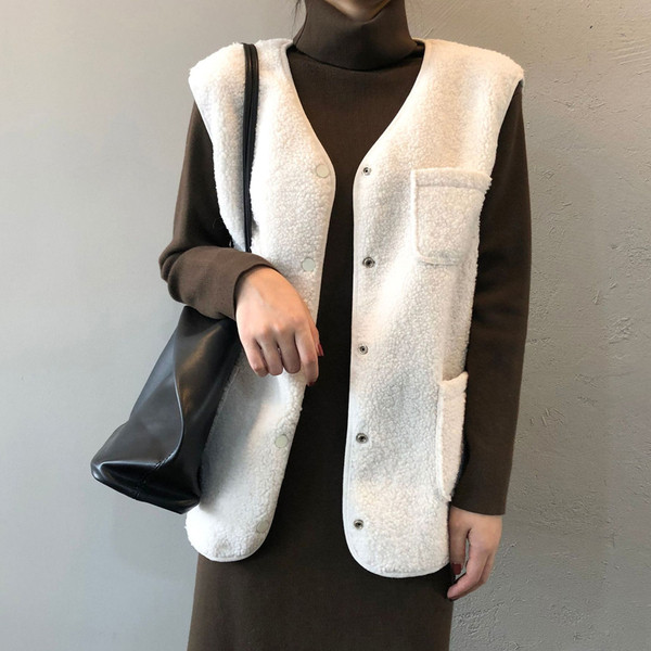 Naiste sulevesti sirge nööpide ja taskutega mudel