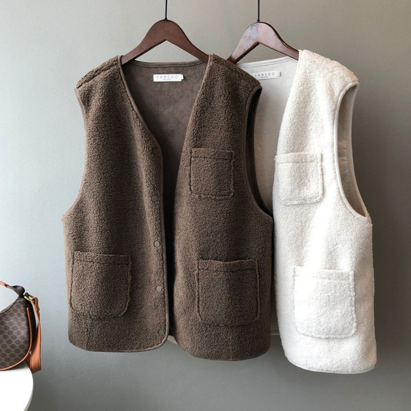 Naiste sulevesti sirge nööpide ja taskutega mudel