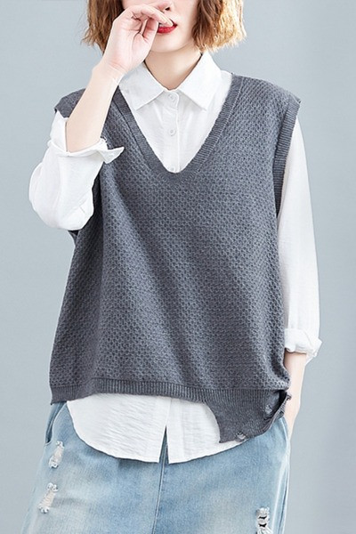 Vesta de dama tricotata model nou cu decolteu adanc - model lat