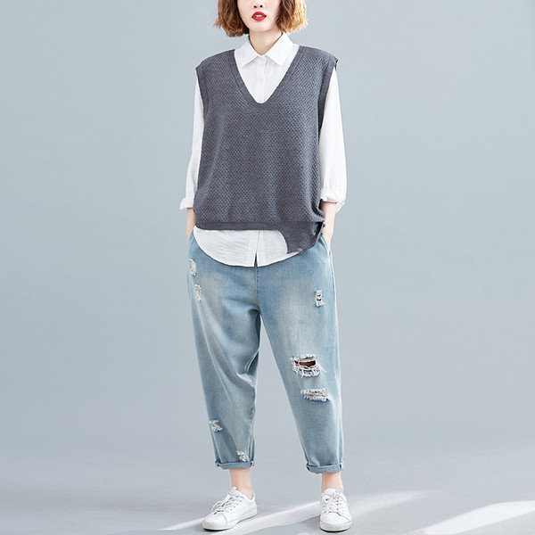 Vesta de dama tricotata model nou cu decolteu adanc - model lat