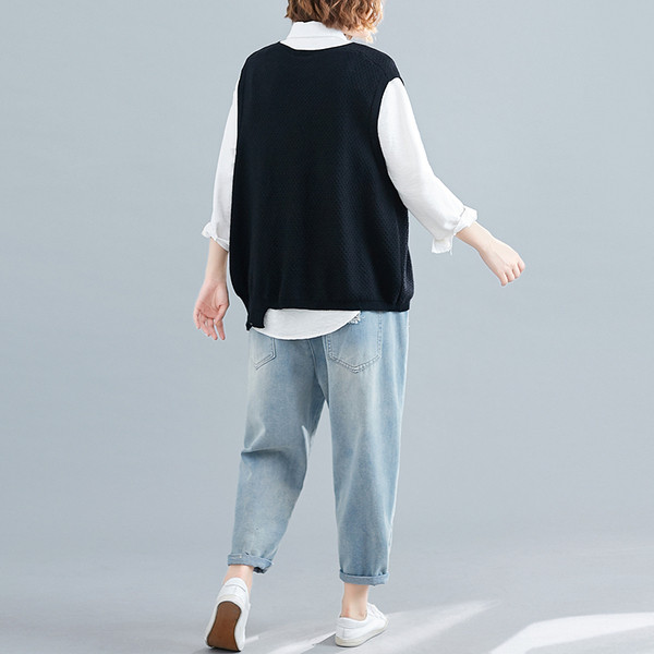 Vesta de dama tricotata model nou cu decolteu adanc - model lat