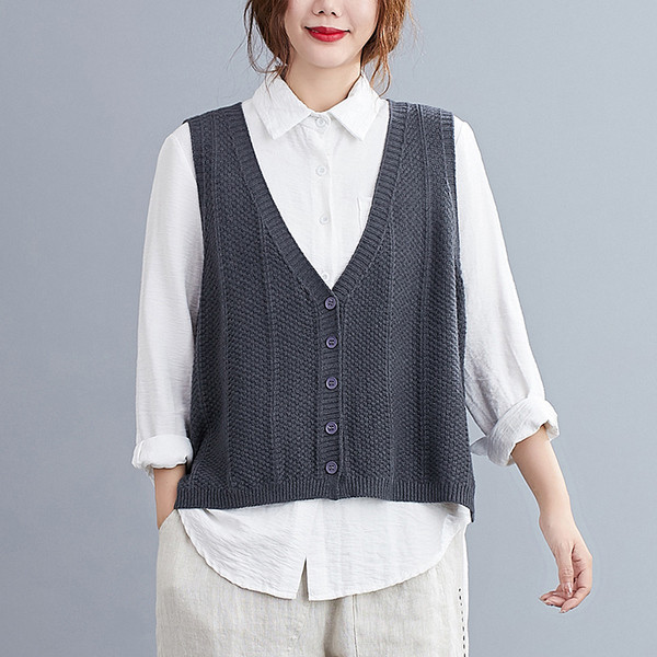 Moderan ženski pleteni prsluk sa dubokim dekolteom