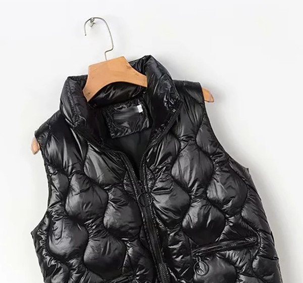 Γυναικείο μοντέρνο γιλέκο ίσιο μοντέλο με φερμουάρ και κορδόνια