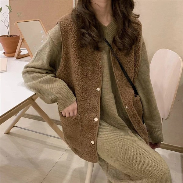 Naiste V-kaeluse ja taskutega sulevest