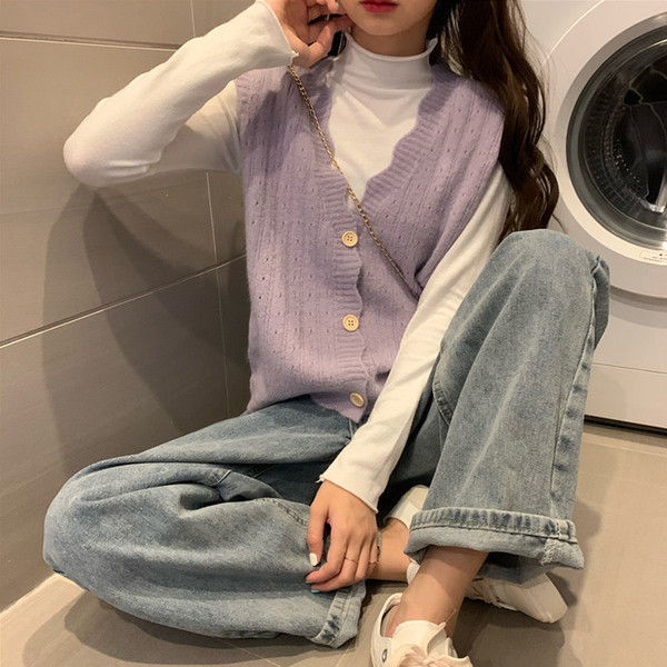 V-kaela ja nööpidega vabaaja kootud vest