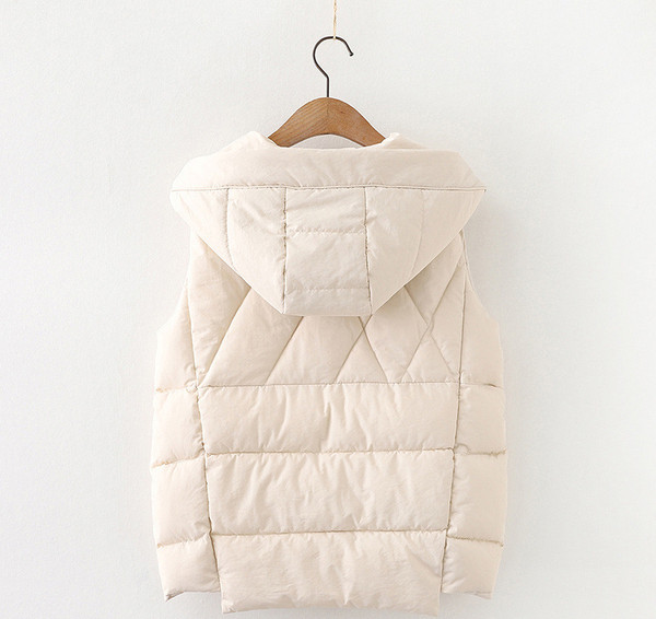 Novi model jesensko-zimskog prsluka sa patentnim zatvaračem za žene