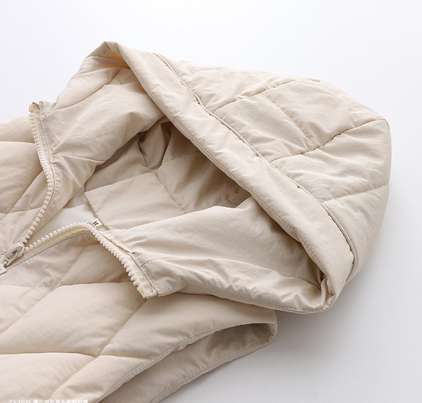 Novi model jesensko-zimskog prsluka sa patentnim zatvaračem za žene