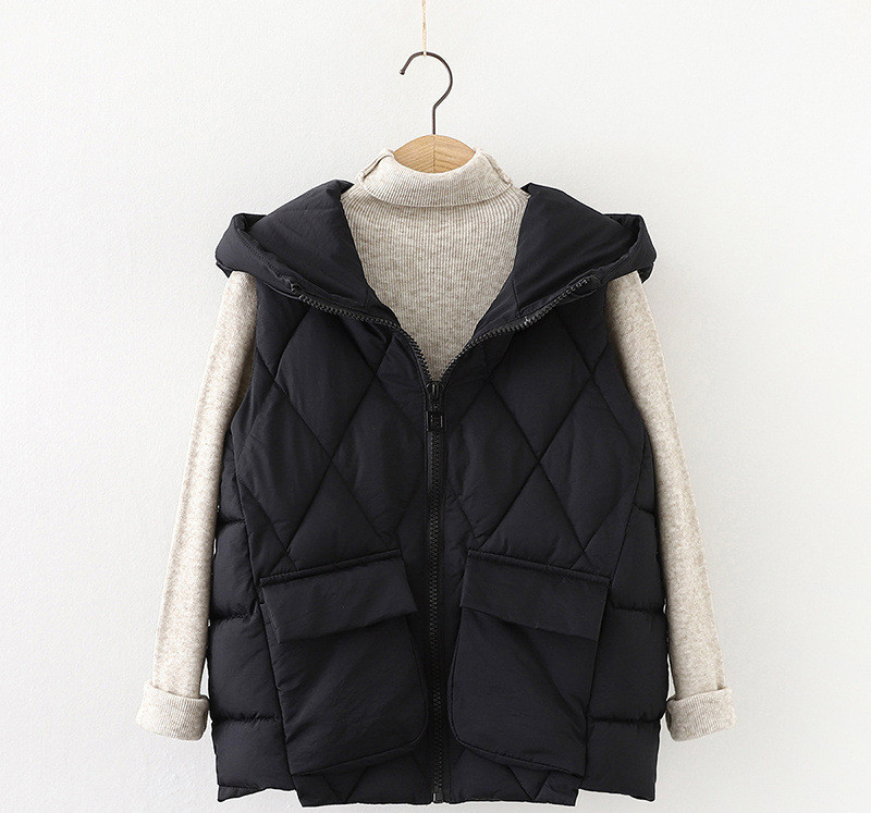 Novi model jesensko-zimskog prsluka sa patentnim zatvaračem za žene