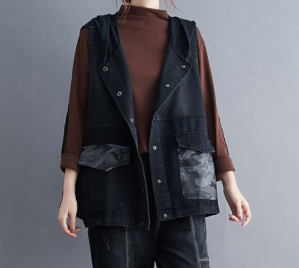 Γυναικείο γιλέκο τζιν με μοτίβο και κουμπιά καμουφλάζ
