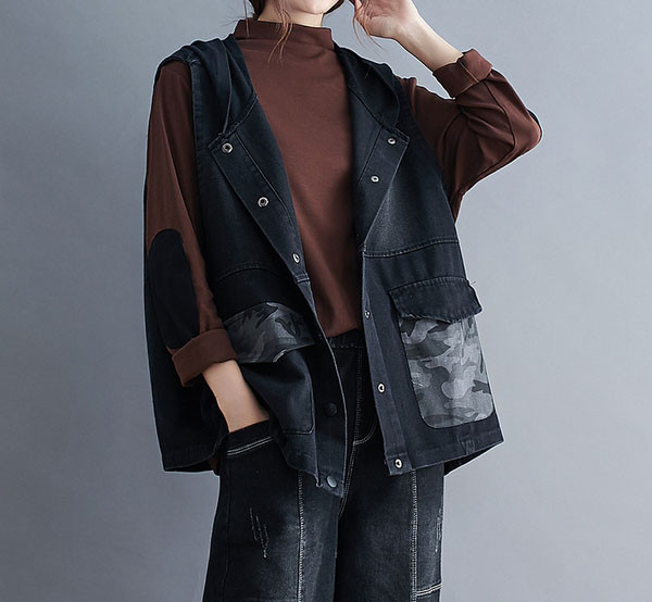 Γυναικείο γιλέκο τζιν με μοτίβο και κουμπιά καμουφλάζ