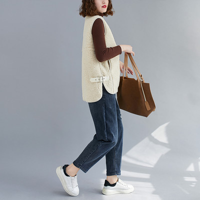 Naujo modelio moteriška pūkinė liemenė su sagtimis ir sagomis