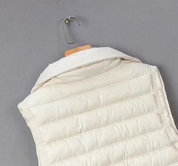 Rudens-žiemos liemenė su sagomis ir kaklaraiščiais moterims