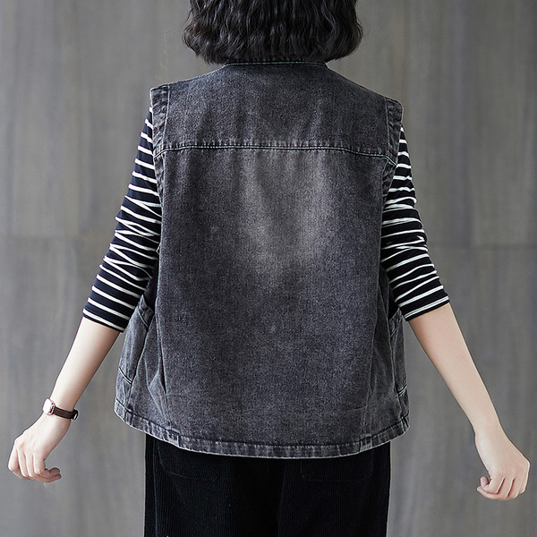 Naiste vabaaja teksavest madala kraega