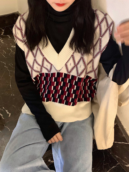 Värviline naiste kootud V-kaelusega vest