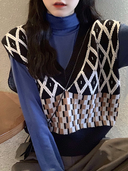 Värviline naiste kootud V-kaelusega vest