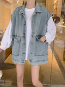 Moteriškos džinsinės liemenės platus modelis su klasikine apykakle ir kišenėmis