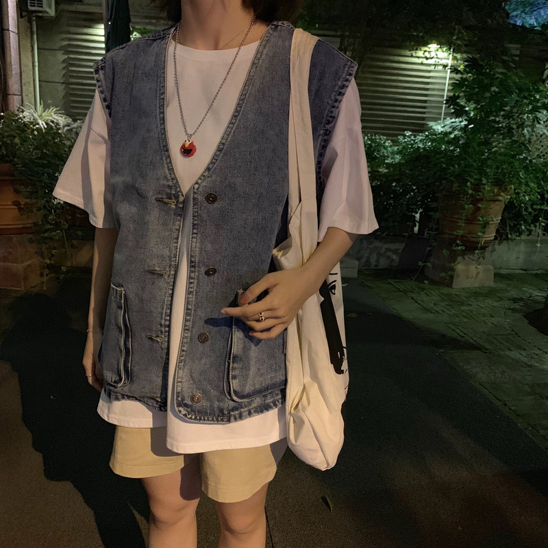 Aktuelan ženski traper prsluk sa džepovima u dva modela