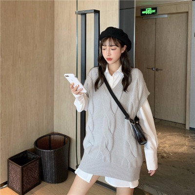 Pikk kootud naiste vest V-kaelusega