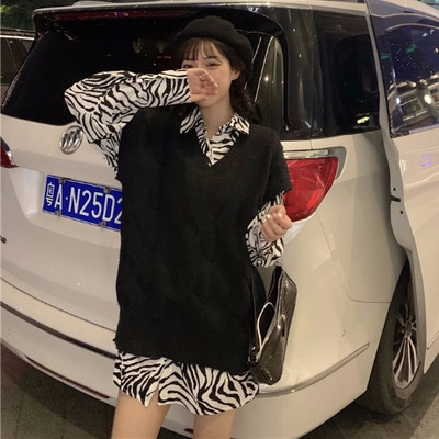 Pikk kootud naiste vest V-kaelusega