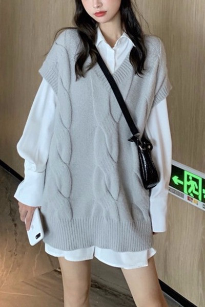 Pikk kootud naiste vest V-kaelusega