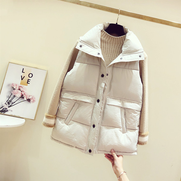 Naiste spordivesti uus mudel taskute ja polo kraega