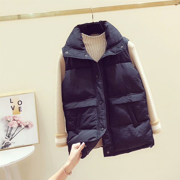 Naiste spordivesti uus mudel taskute ja polo kraega