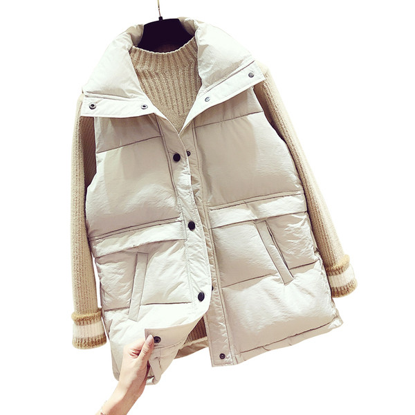 Naiste spordivesti uus mudel taskute ja polo kraega