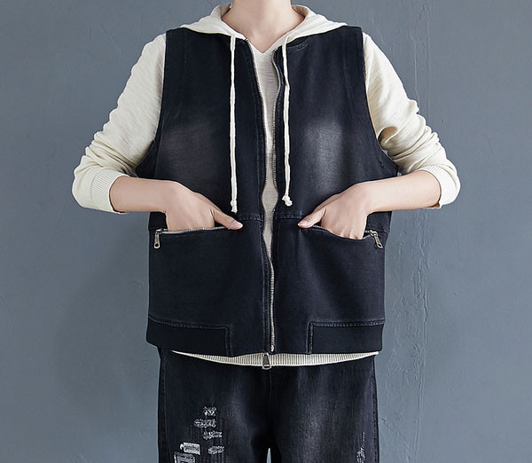 Naiste retrostiilis taskute ja lukuga vest