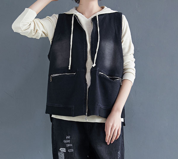 Naiste retrostiilis taskute ja lukuga vest