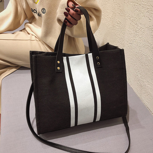 Γυναικεία άνετη τσάντα με ρετρό μοτίβα και διαφορετικά μοντέλα 