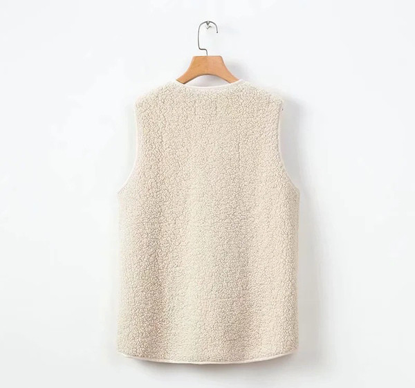 Γούνινο γυναικείο γιλέκο ίσιο μοντέλο με κουμπιά