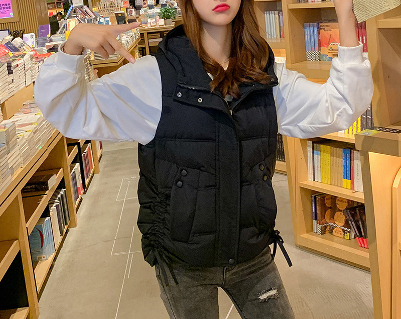 Kasdieninė moteriška žieminė liemenė su gobtuvu