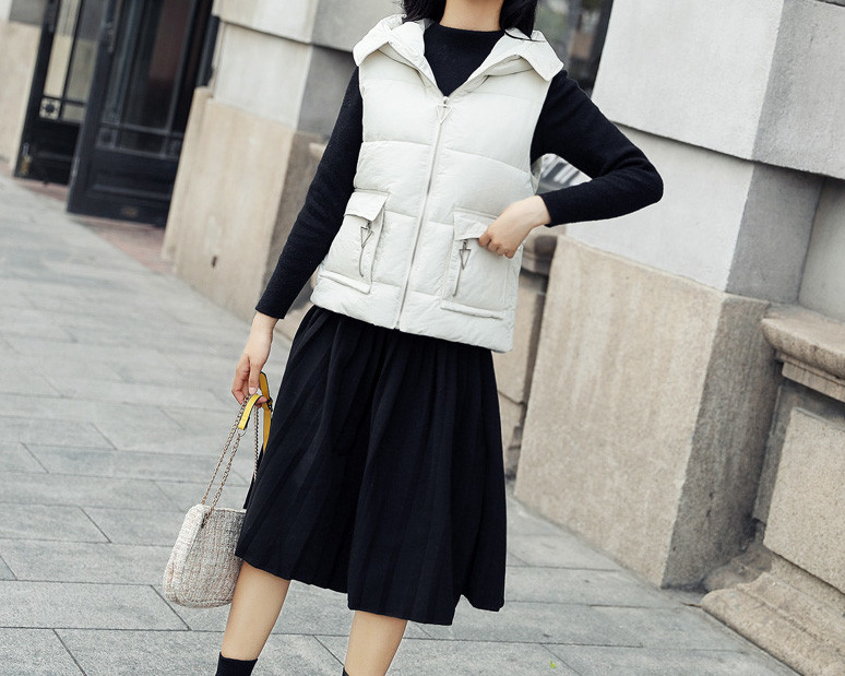 Naujo modelio moteriška liemenė standartinio ilgio ir gobtuvu