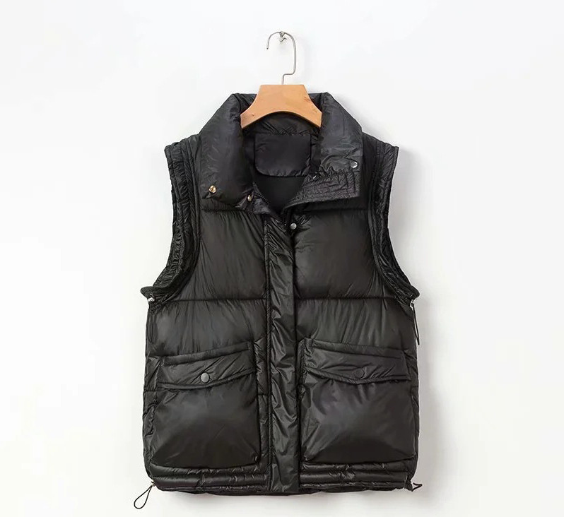 Moteriškos žieminės liemenės tiesus modelis su užtrauktuku ir didelėmis kišenėmis