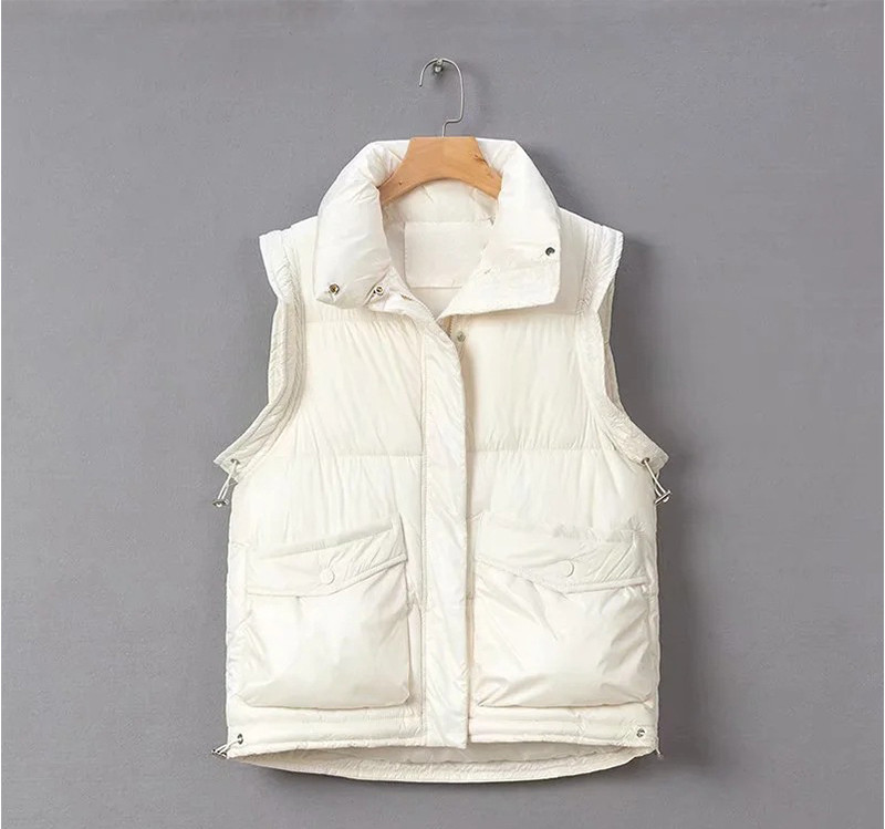 Moteriškos žieminės liemenės tiesus modelis su užtrauktuku ir didelėmis kišenėmis