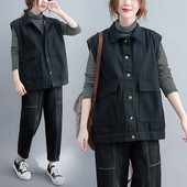 Naiste lai vest klassikalise krae ja taskutega