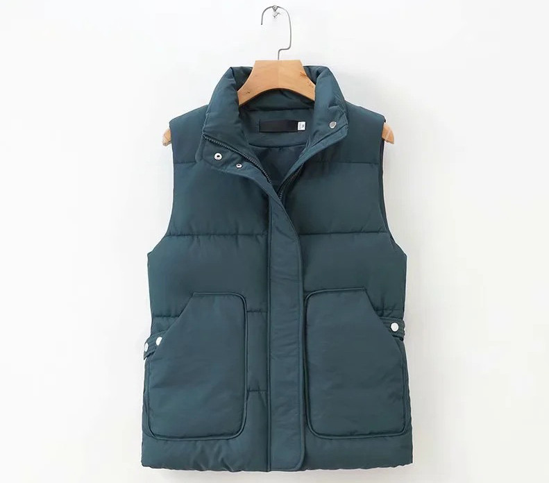 Kõrge krae ja nööpidega vabaaja naistevest