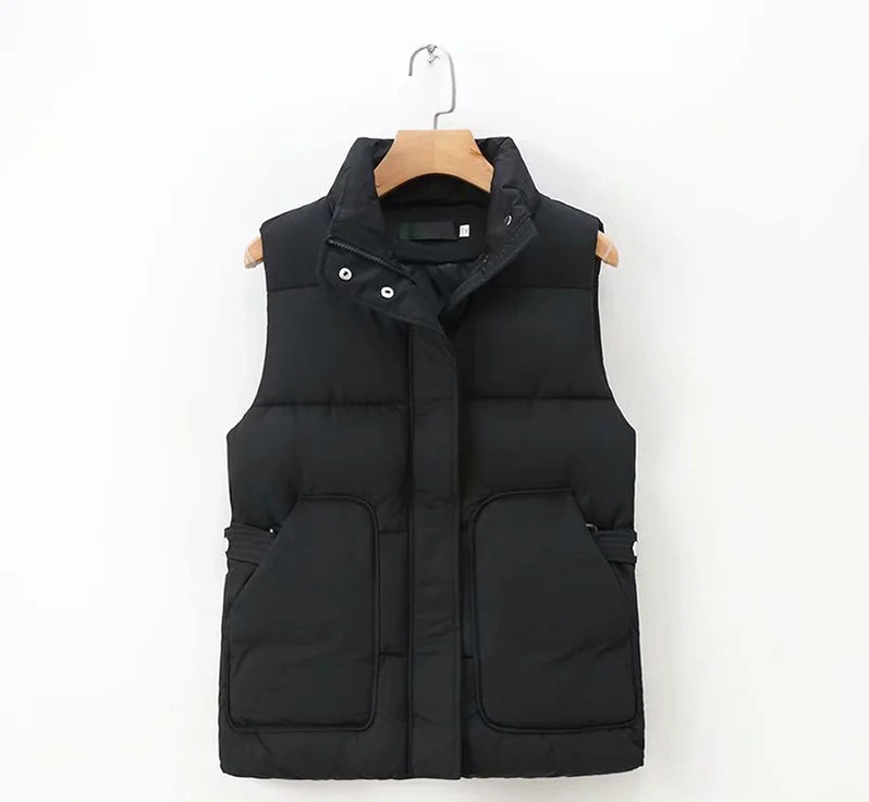 Kõrge krae ja nööpidega vabaaja naistevest