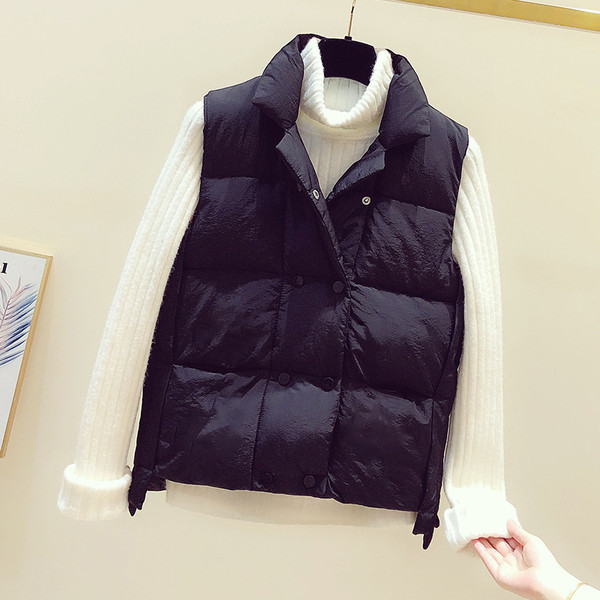 Moodne naiste nööpidega talvevest