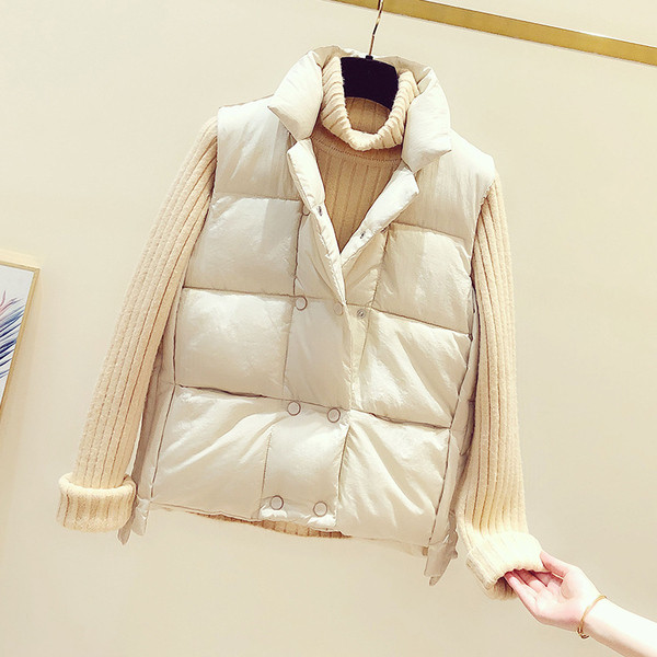 Moodne naiste nööpidega talvevest