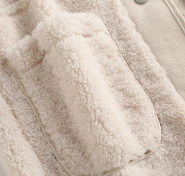 Naiste nööpidega sulevest lai mudel