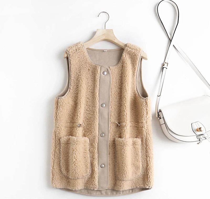 Naiste nööpidega sulevest lai mudel