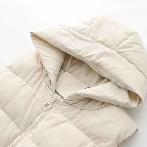 Γυναικείο χειμερινό γιλέκο με φερμουάρ και κουκούλα